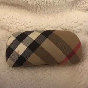 Burberry sunglasses / glasses case
